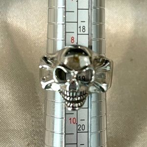 Mens skull ring- Size 9